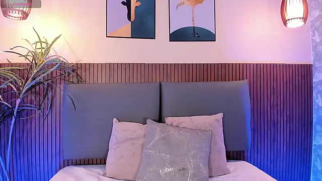 NicolleeEvanss online show from September 19, 12:06 pm