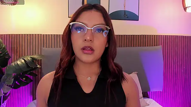 NicolleeEvanss online show from May 5, 11:07 am