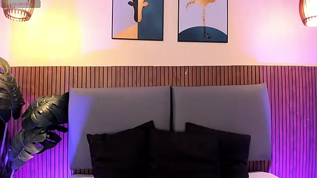 NicolleeEvanss online show from May 8, 10:53 am