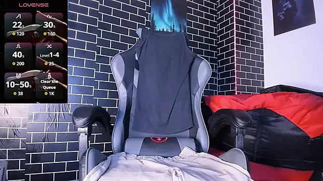 Snapshot of Lil_Curved chatting on December 16, 11:26 am Lil Curved online show from December 16, 11:26 am