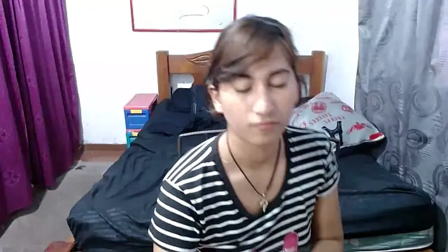 Snapshot of LadyMilk003 chatting on December 2, 4:53 pm LadyMilk003 online show from December 2, 4:53 pm