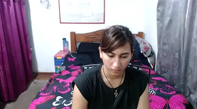 Snapshot of LadyMilk003 chatting on December 4, 4:49 pm LadyMilk003 online show from December 4, 4:49 pm