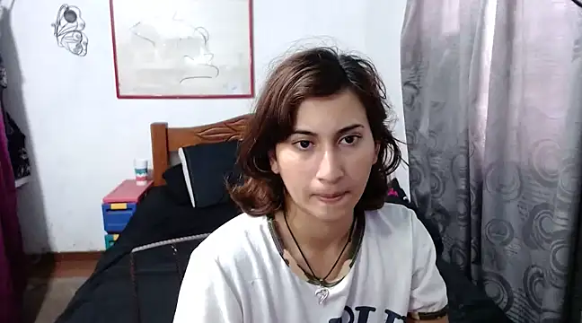 Snapshot of LadyMilk003 chatting on December 21, 3:31 pm LadyMilk003 online show from December 21, 3:31 pm