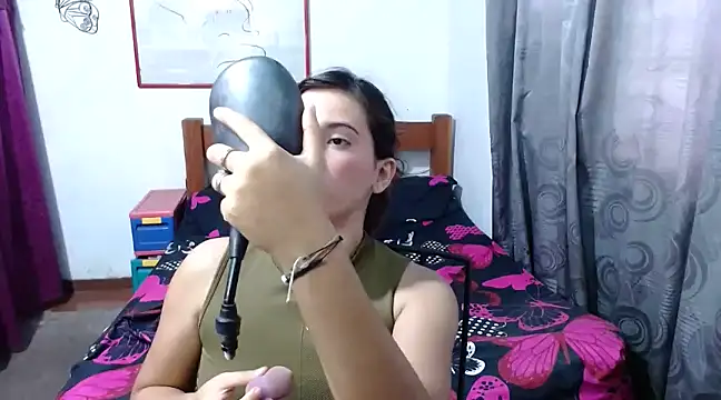 Snapshot of LadyMilk003 chatting on January 23, 3:22 pm LadyMilk003 online show from January 23, 3:22 pm