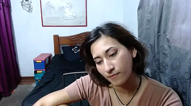 Snapshot of LadyMilk003 chatting on February 10, 6:35 pm LadyMilk003 online show from February 10, 6:35 pm