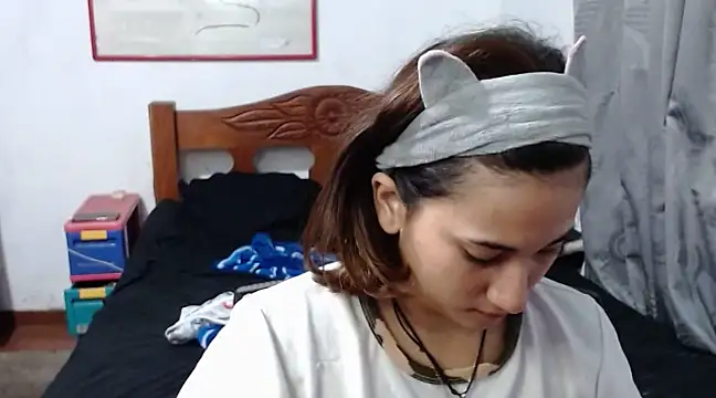 Snapshot of LadyMilk003 chatting on February 12, 12:33 pm LadyMilk003 online show from February 12, 12:33 pm