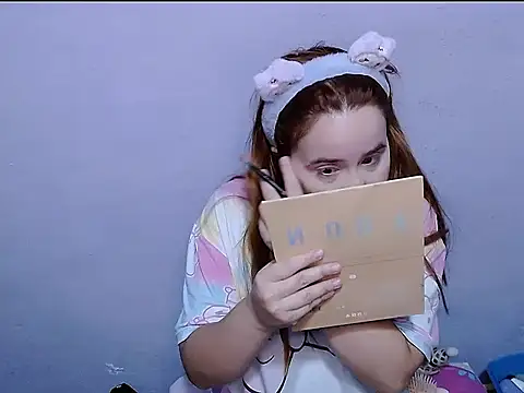 Snapshot of SubLayla01 chatting on February 22, 12:58 pm SubLayla01 online show from February 22, 12:58 pm