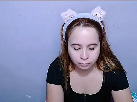 Snapshot of SubLayla01 chatting on March 6, 6:15 pm SubLayla01 online show from March 6, 6:15 pm