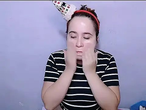 Snapshot of SubLayla01 chatting on March 13, 5:52 pm SubLayla01 online show from March 13, 5:52 pm