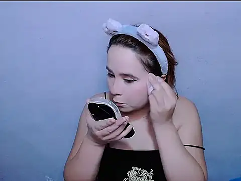 Snapshot of SubLayla01 chatting on March 21, 6:00 pm SubLayla01 online show from March 21, 6:00 pm