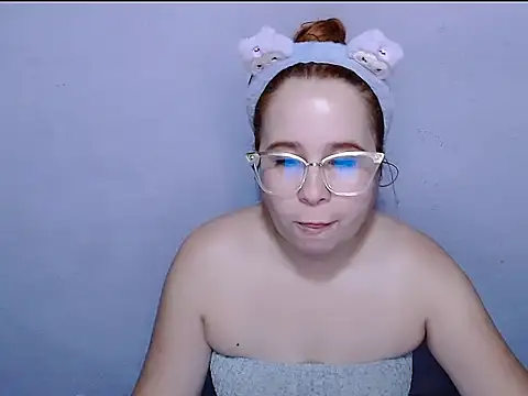 Snapshot of SubLayla01 chatting on March 27, 5:56 pm SubLayla01 online show from March 27, 5:56 pm