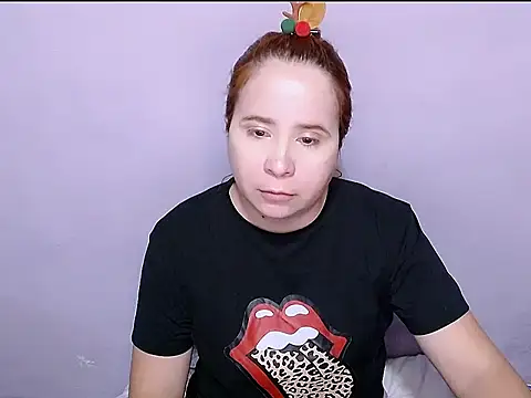 Snapshot of SubLayla01 chatting on April 6, 5:58 pm SubLayla01 online show from April 6, 5:58 pm