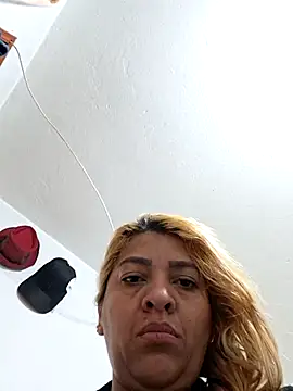 Snapshot of zoetits chatting on January 10, 10:50 am zoetits online show from January 10, 10:50 am