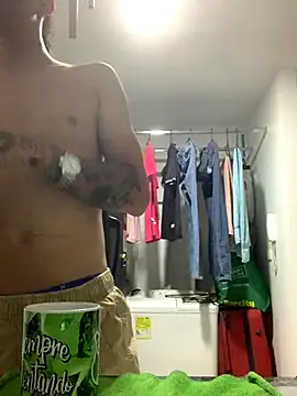 Snapshot of JovenDesobediente chatting on October 7, 3:25 am JovenDesobediente online show from October 7, 3:25 am