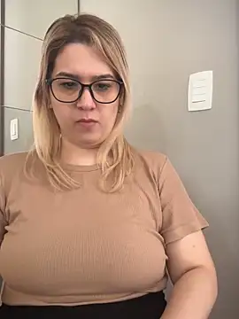 amooraaamoon online show from February 3, 1:19 pm