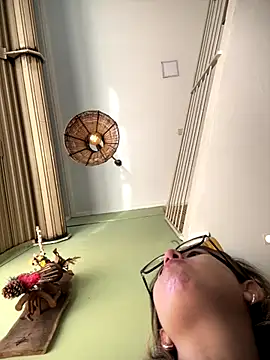 amooraaamoon online show from October 17, 1:25 pm