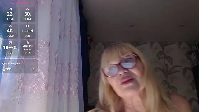 CamDiva113 online show from December 14, 4:40 am