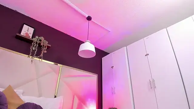 Snapshot of April_bowie chatting on September 24, 12:30 pm April bowie online show from September 24, 12:30 pm