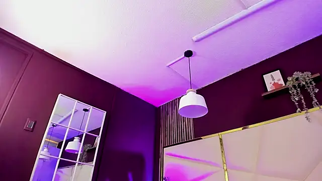 Snapshot of April_bowie chatting on October 31, 3:13 pm April bowie online show from October 31, 3:13 pm