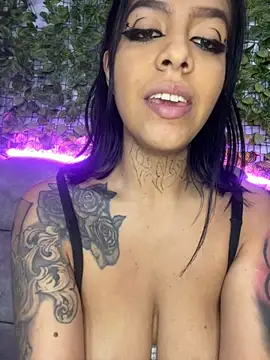 Snapshot of AbbyFtLuna chatting on December 7, 3:36 am AbbyFtLuna online show from December 7, 3:36 am