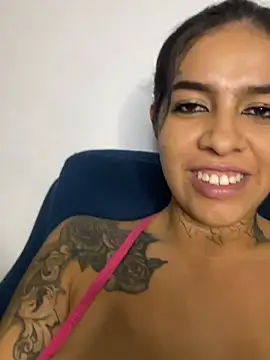 Snapshot of AbbyFtLuna chatting on December 24, 3:27 am AbbyFtLuna online show from December 24, 3:27 am