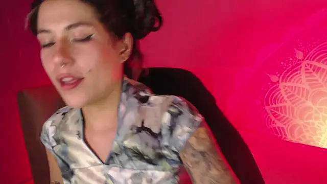 Snapshot of Hellen_dumont chatting on February 28, 5:26 am Hellen dumont online show from February 28, 5:26 am