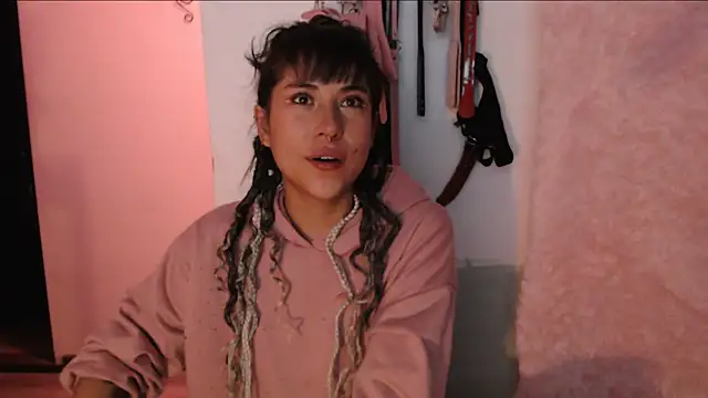 Snapshot of Hellen_dumont chatting on March 3, 3:23 am Hellen dumont online show from March 3, 3:23 am