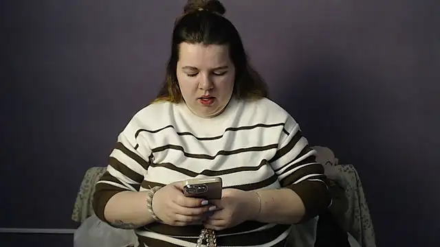 Snapshot of so_shy chatting on February 24, 7:17 am so shy online show from February 24, 7:17 am