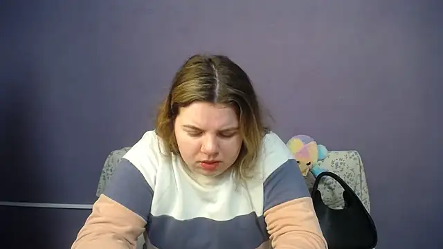 Snapshot of so_shy chatting on April 2, 6:22 am so shy online show from April 2, 6:22 am