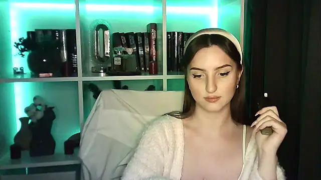 X Alisa online show from March 31, 6:30 pm