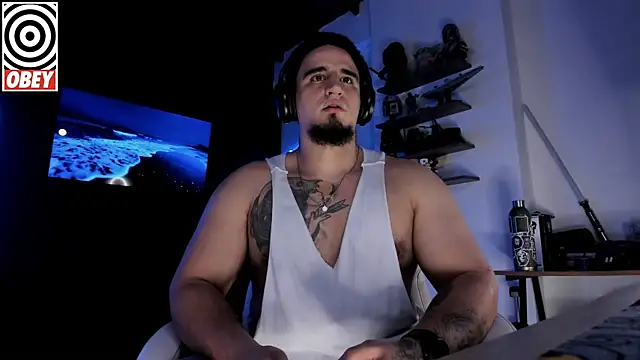 Snapshot of kingbear777 chatting on September 27, 9:25 am kingbear777 online show from September 27, 9:25 am