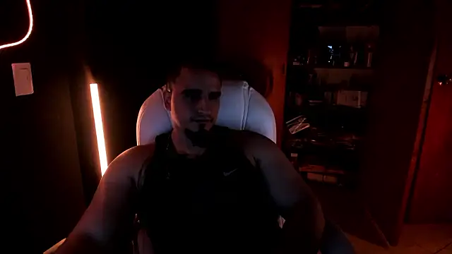 Snapshot of kingbear777 chatting on February 16, 1:57 am kingbear777 online show from February 16, 1:57 am