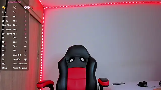 Snapshot of barbiee_ebony chatting on October 31, 8:32 pm barbiee ebony online show from October 31, 8:32 pm