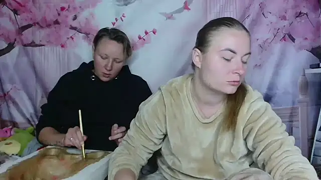 Snapshot of ElenaMaeer chatting on September 25, 2:54 pm ElenaMaeer online show from September 25, 2:54 pm