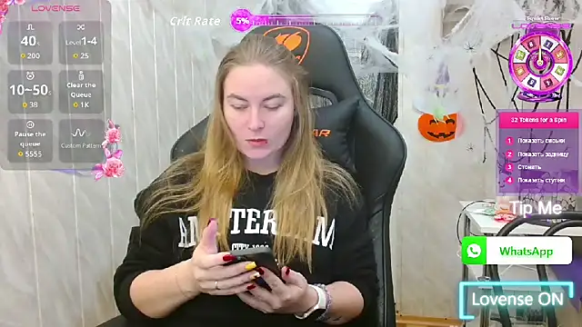 Snapshot of ElenaMaeer chatting on October 21, 5:41 am ElenaMaeer online show from October 21, 5:41 am