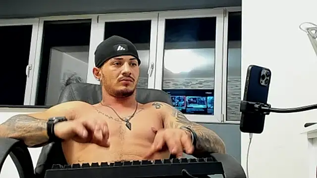 chrismaster12 online show from December 8, 9:08 pm