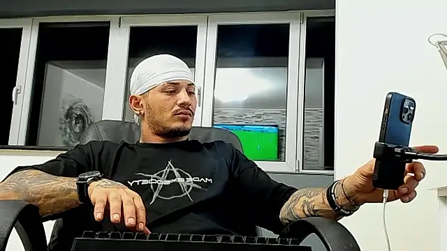 chrismaster12 online show from December 9, 12:12 am