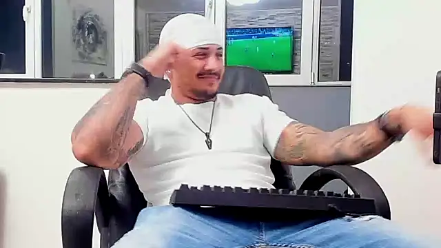 chrismaster12 online show from December 10, 8:38 pm