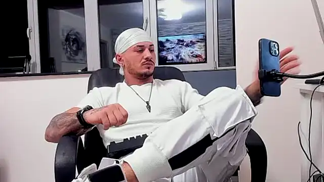 chrismaster12 online show from December 11, 7:57 pm