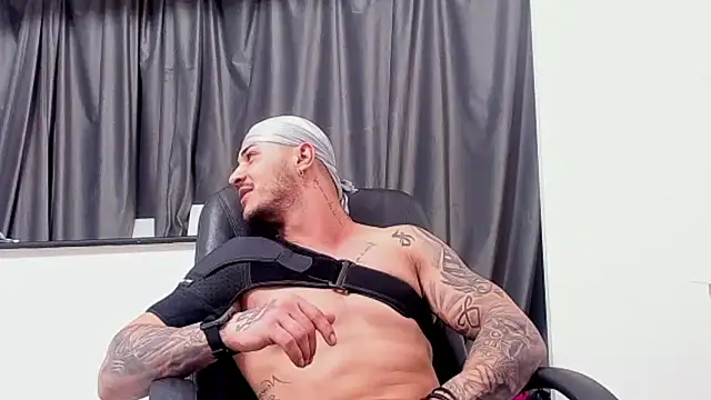 chrismaster12 online show from December 16, 12:15 am