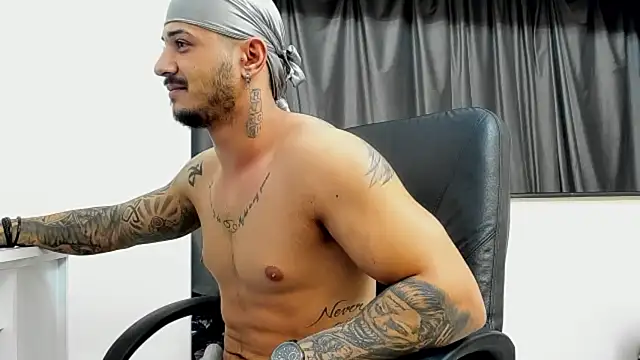chrismaster12 online show from January 4, 2:03 am