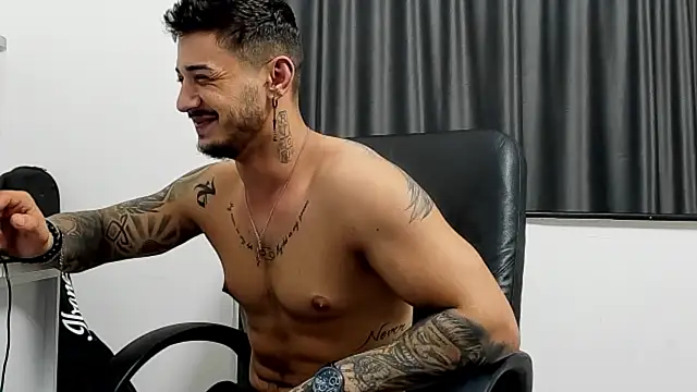 chrismaster12 online show from February 3, 3:20 am