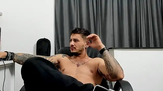 chrismaster12 online show from February 3, 2:24 pm