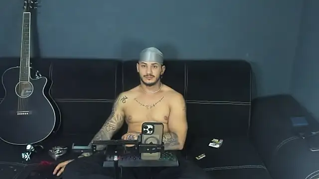 chrismaster12 online show from February 11, 10:28 pm