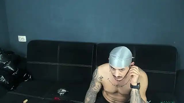 chrismaster12 online show from February 13, 10:43 pm