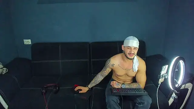 chrismaster12 online show from February 26, 11:37 pm