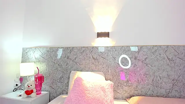 Snapshot of Mia_rom11 chatting on December 27, 3:26 pm Mia rom11 online show from December 27, 3:26 pm