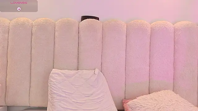 Snapshot of Mia_rom11 chatting on September 12, 12:49 pm Mia rom11 online show from September 12, 12:49 pm