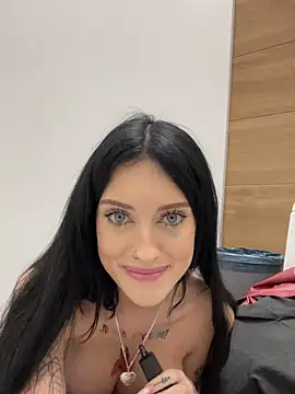 Snapshot of Melissa_crazy chatting on December 11, 9:23 pm Melissa crazy online show from December 11, 9:23 pm