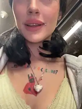 Snapshot of Melissa_crazy chatting on October 23, 3:33 pm Melissa crazy online show from October 23, 3:33 pm